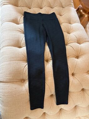 Athleta Navy Textured Ribbed Leggings